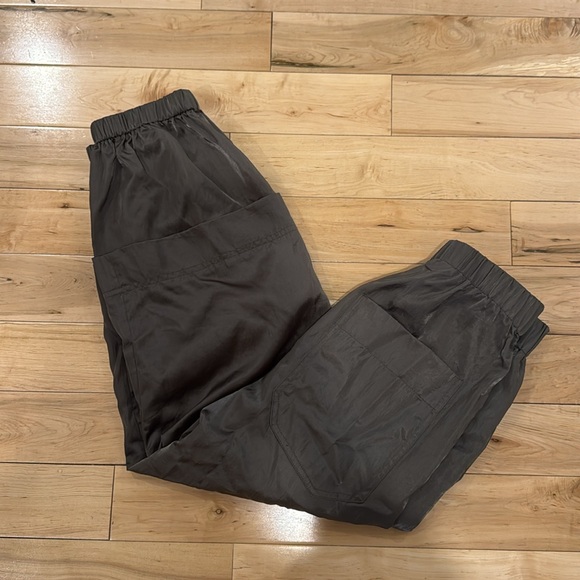 Tibi Shiny Nylon Wilt Pull On Jogger Pants in Dune Size Small New - Picture 9 of 9